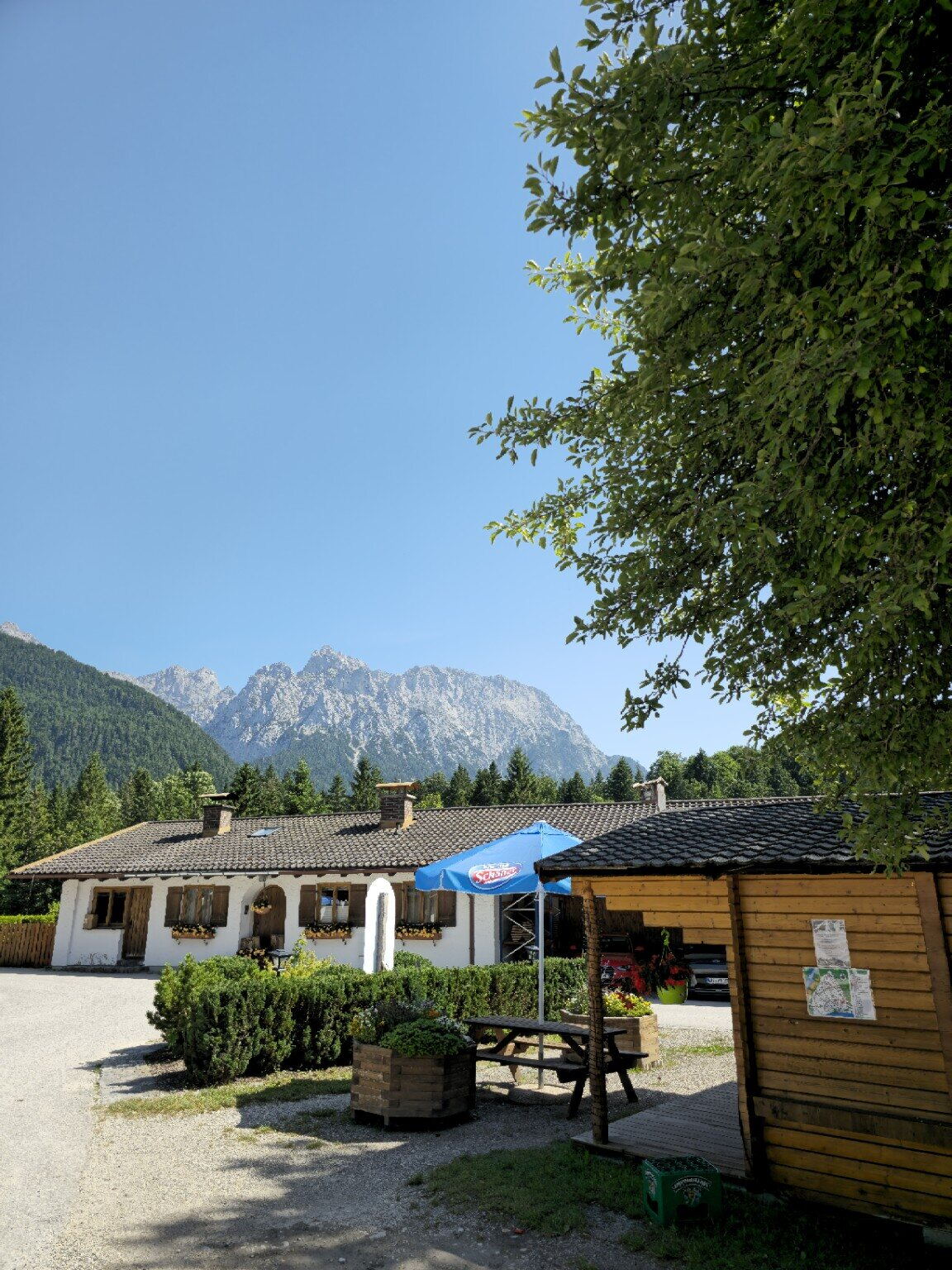 Blick vom Naturcampingpark auf das Karwendelgebirge