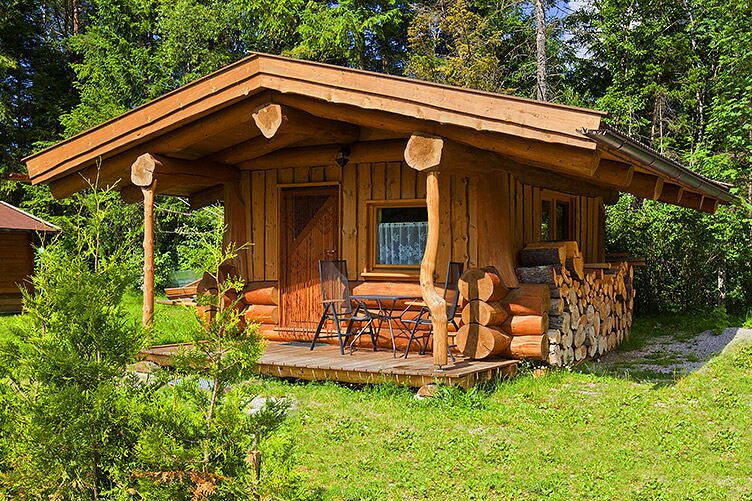 Kanadische Blockhütte Bianca im Grünen